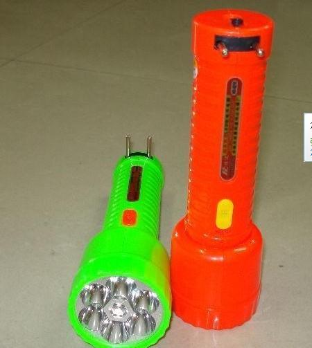 LED充電手電筒HD 3216 日用百貨中的實(shí)用照明選擇