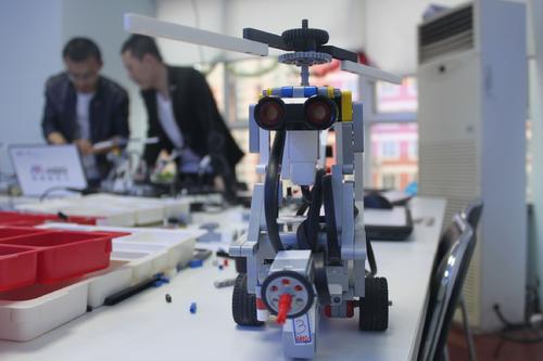 娃力機器人教育 融合通訊設備技術的研究與銷售新路徑